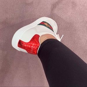 SOLD PLZ DONT BID GUCCI Ace Sneakers Excellent condition size 8 (fits 39)